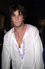 Branden Williams como Tony