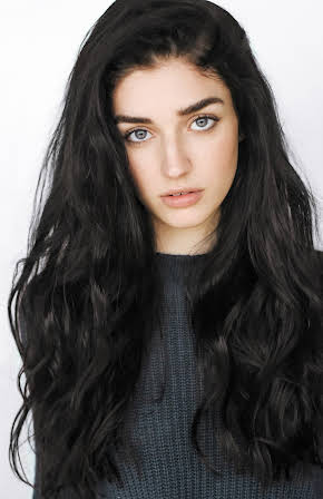 Morgan Taylor Campbell as Zoe