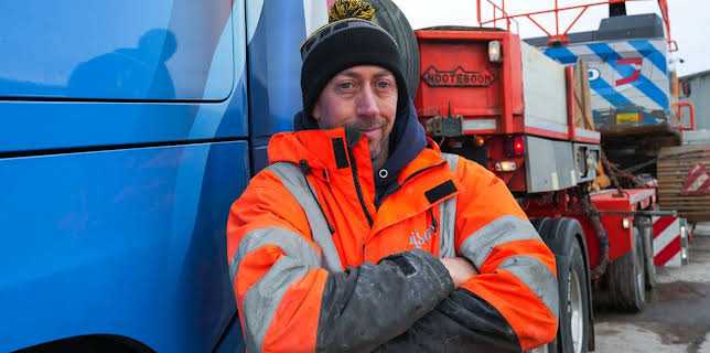 11:30 AM: Trucking Heavy (S3 E8) (S3) | Paramount | 12/7 2025