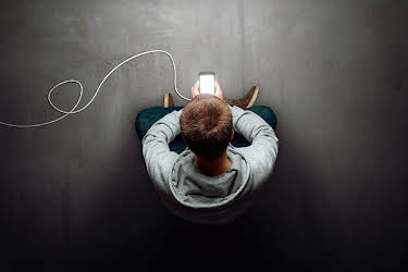 18:45: Jung, online, süchtig | ZDFinfo | 4/9 2026