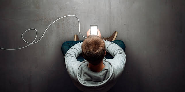 09:45: Jung, online, süchtig | ZDFinfo | 11/20 2025