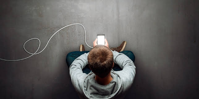 Jung, online, süchtig