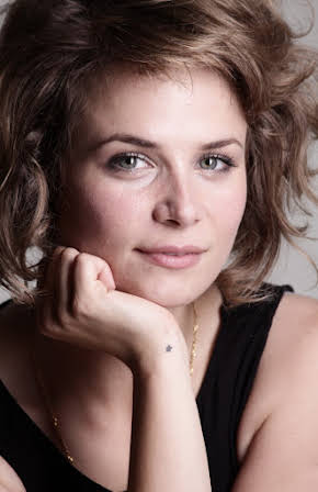 Diana Cavallioti as 