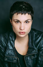 Roxanne Fernandes como 