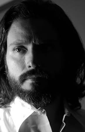 Arturo Lizardi as Director