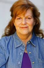 Casey Kramer como Dora Liberace