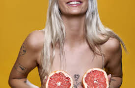 Meg og Mine Nye Bryster: Episode 1