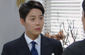 Woman in a Veil: 소매치기 사건으로 세린에게 망신을 당하자 겨울의 빰을 때리는 영란