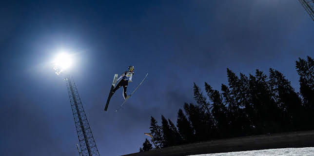 14:25: V-cup, hopp: Kvalifisering stor bakke, menn | TV 2 | 11/23 2025