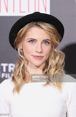 Wallis Currie-Wood as 