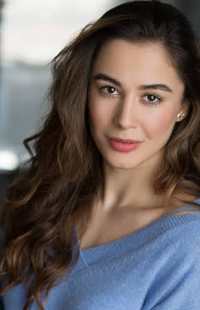 Vivien Monory as Anxious Woman