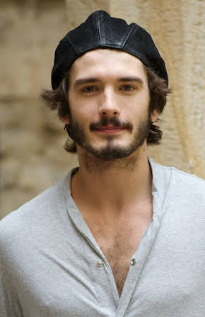 Yon González as 