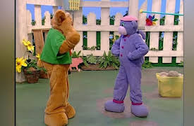 Elliot Moose: The Mighty Muscle Maker/The Squeakly Ghost/The Flower Spotted Dragon/Elliot's Hat