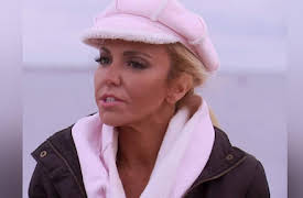 Game of Crowns, Season 1: Unladylike Behavior