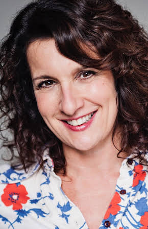 Tina Harris as Female Paramedic