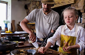 Big Sky Kitchen With Eduardo Garcia, Season 1: Eduardo's Make Your Own Pizza Party