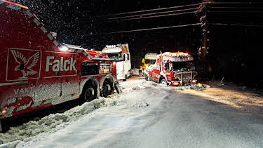 11:00 PM: Ice Road Rescue | Nat Geo Wild | 4/10 2026
