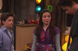 iCarly: 5. iWanna Stay with Spencer