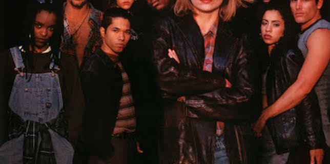 02:00: Mentes peligrosas (IMDb 6.5) | La Otra | 11/19 2025