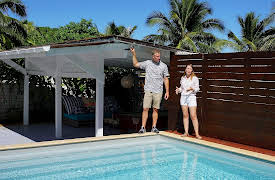 Off The Grid On The Beach, Season 1: Beachfront Escape