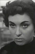 Paola Mori como Raina Arkadin