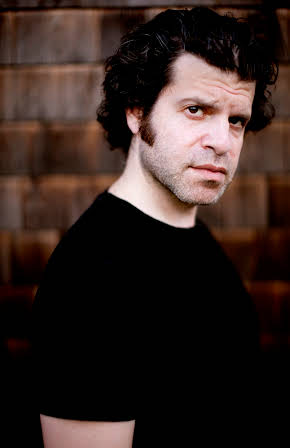 Daniel Raymont as Frank Ryan