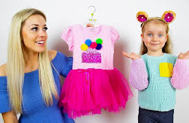 Gaby and Alex: Gaby Dresses Up for a Birthday Party!