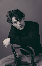 Edward Bluemel als 