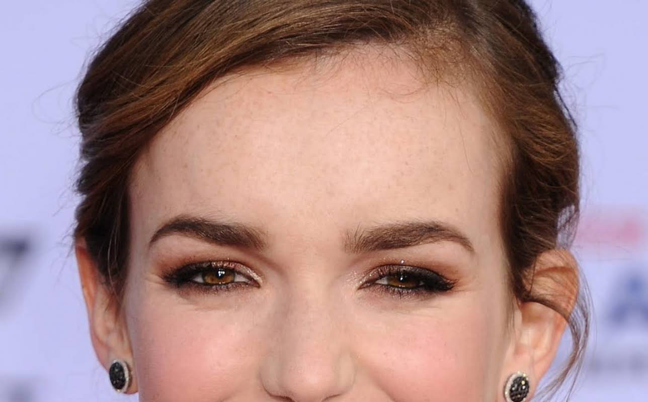 Elizabeth Henstridge