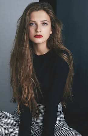 Zoë Pastelle Holthuizen as 