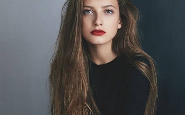 Zoë Pastelle Holthuizen