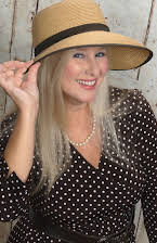 Lea Hutton Beasmore som Wedding Guest