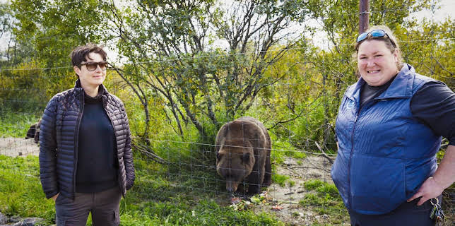 22:35: Sue Perkins fortapt i Alaska: Anchorage – Homer | NRK 2 | 3/18 2026