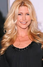 Brande Roderick som Leigh Dyer