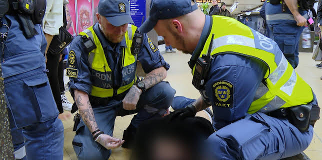 00:00: T-banen Stockholm (S8 E3) (S8) | MAX | 12/17 2025