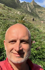 Stefan Fjeldmark som Director