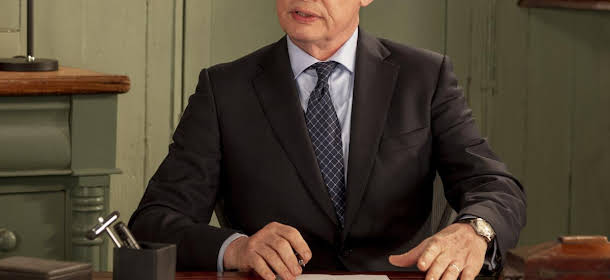 Martin Clunes Defends Decision to Portray Disgraced Newsreader Huw Edwards