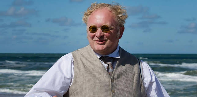 17:15: Seaside Hotel (S01/E03) | One | 1/17 2026