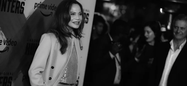 Lena Olin utreder mord på Island i "The Darkness" - gissa vem som regisserar?