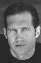 Gabriel Folse som Agent Jerry Grant