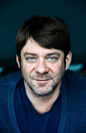 Roeland Wiesnekker as 