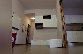 House Hunters International: Newlyweds Volume 1: Married and Motoring in Milan