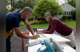 How to Stay Fit as You Age: Friends, Fitness, and Social Support