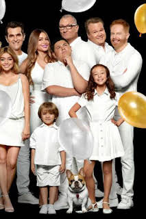 19:34: Modern Family (T9): Ep.1 La vida en el lago | Comedy Central | 8/28 2026