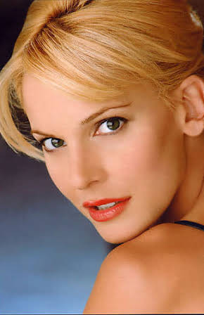 Simona Fusco as 