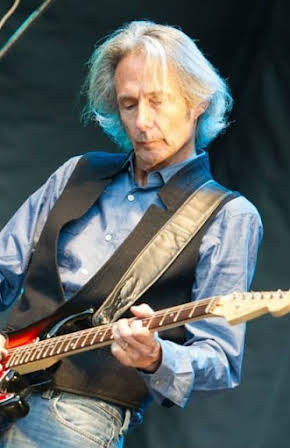 Lenny Kaye as 