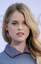Alice Eve como 