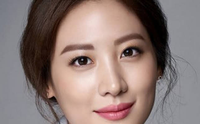 Claudia Kim