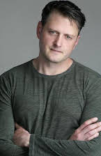 Gregory Morley som Officer Pete