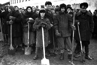 02:45: Hitlers Sklaven - Die Geschichte der NS-Zwangsarbeit | ZDFinfo | 12/6 2025